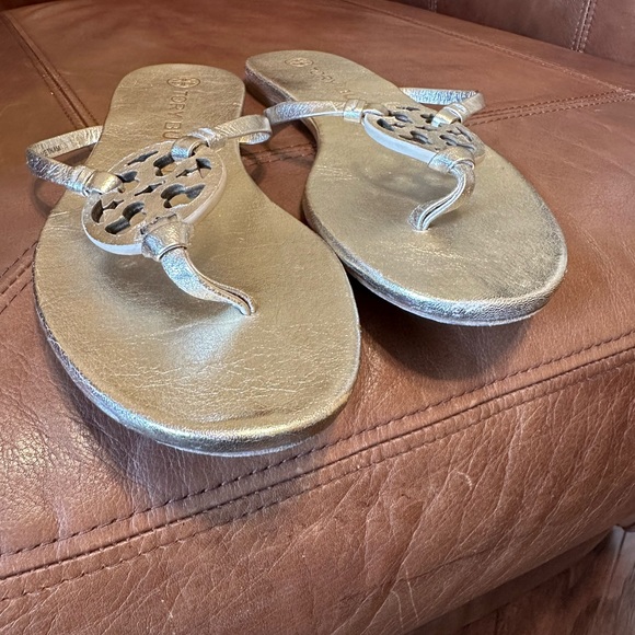 Tory Burch Miller Knotted Thong Sandal - Gold Spark - Women’s 6M - Picture 6 of 8